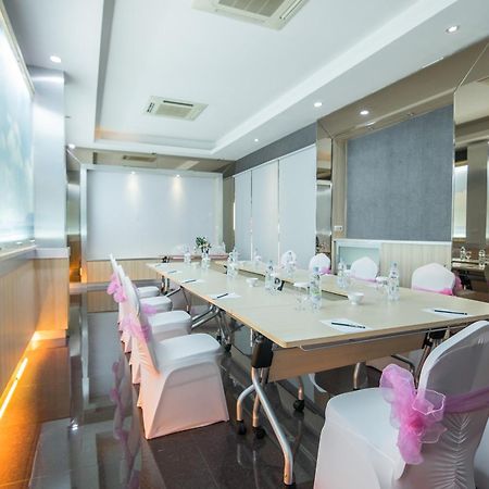 Oxville Hotel Padang Kültér fotó