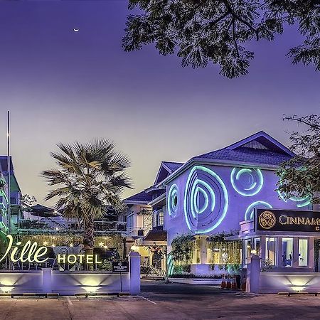 Oxville Hotel Padang Kültér fotó