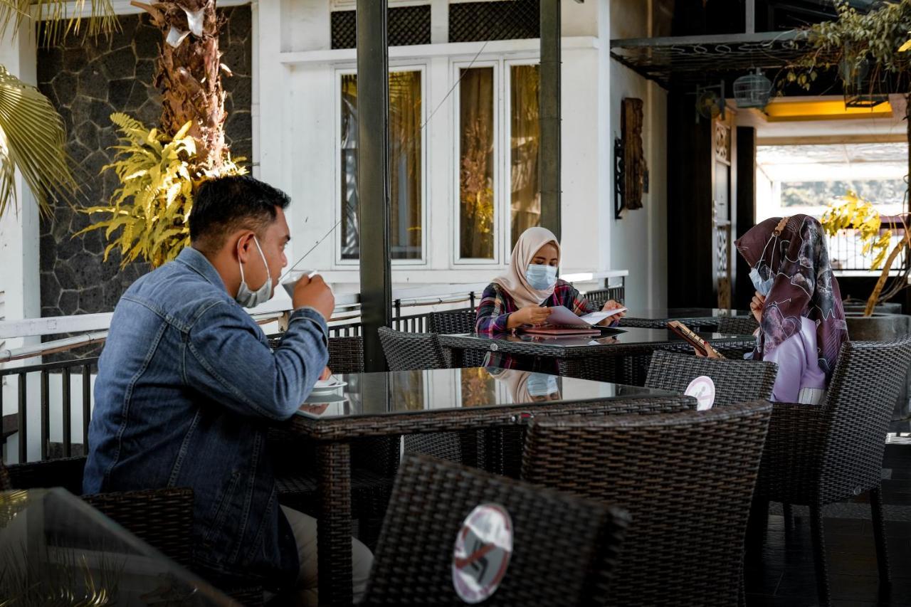 Oxville Hotel Padang Kültér fotó