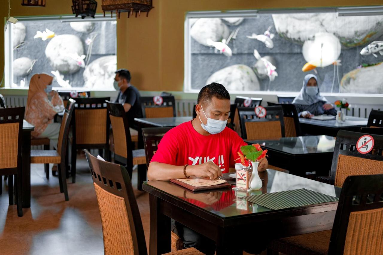 Oxville Hotel Padang Kültér fotó