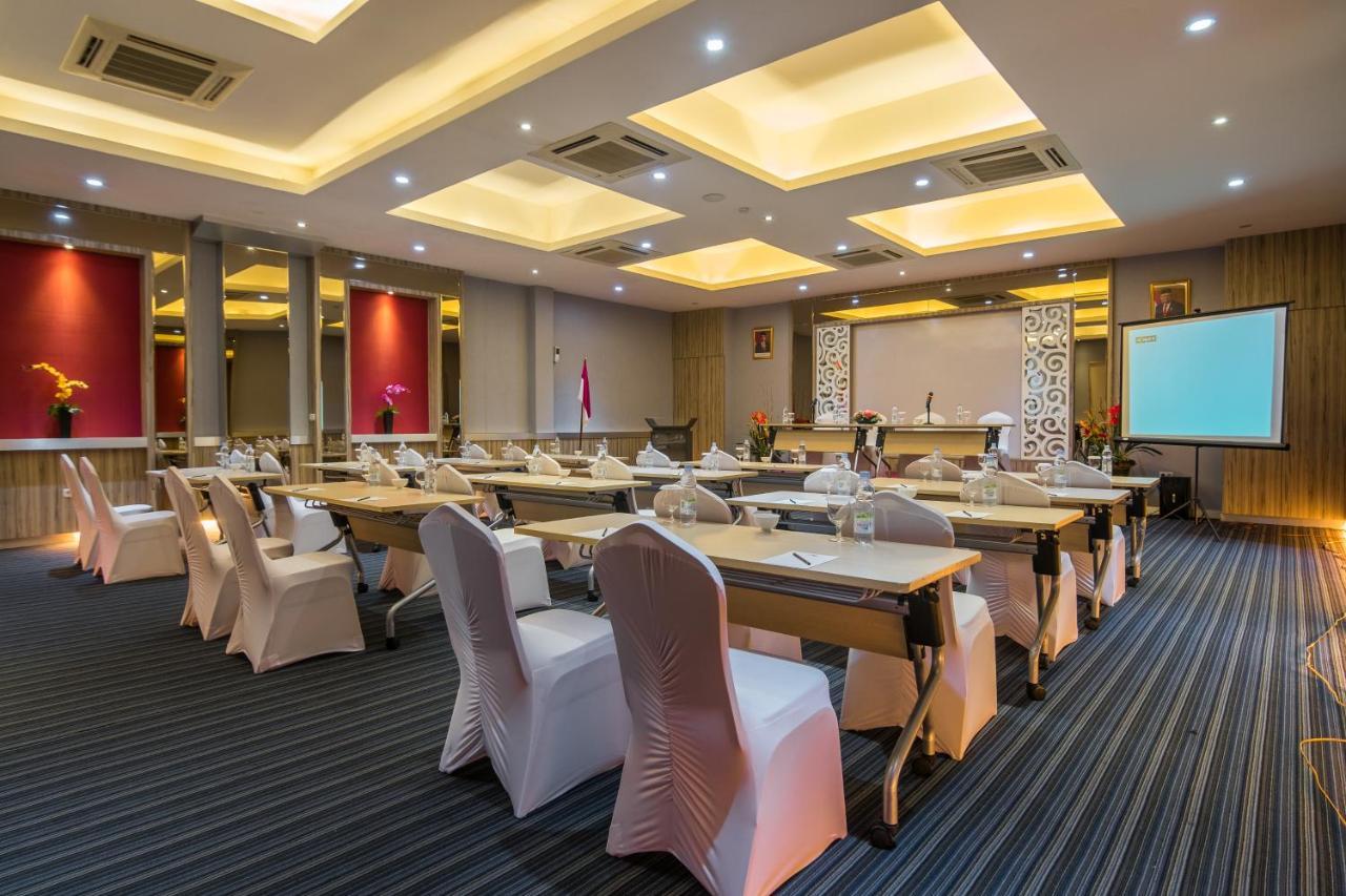 Oxville Hotel Padang Kültér fotó