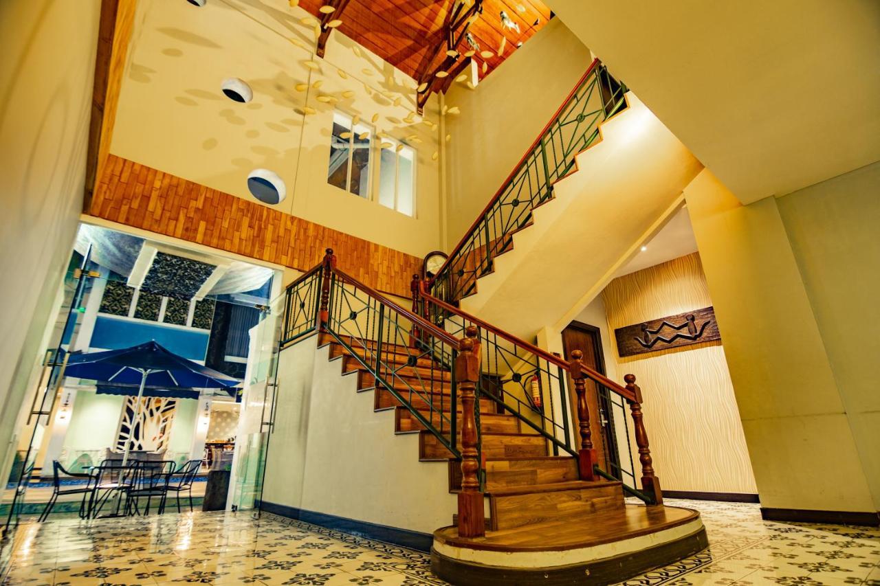 Oxville Hotel Padang Kültér fotó