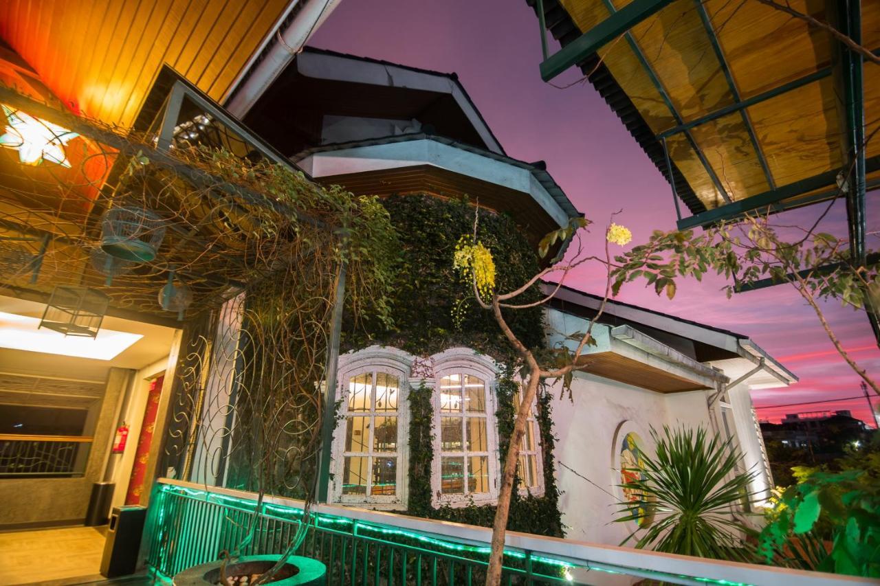 Oxville Hotel Padang Kültér fotó