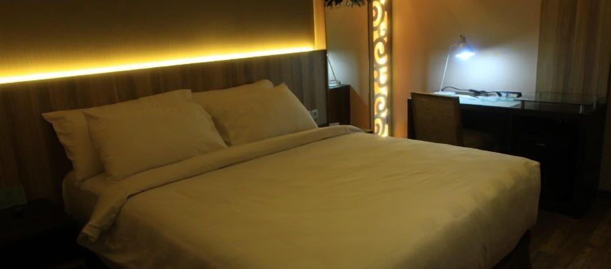 Oxville Hotel Padang Kültér fotó