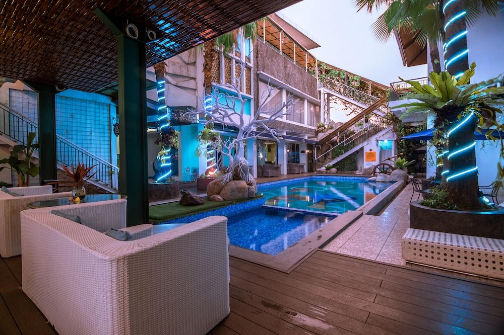Oxville Hotel Padang Kültér fotó