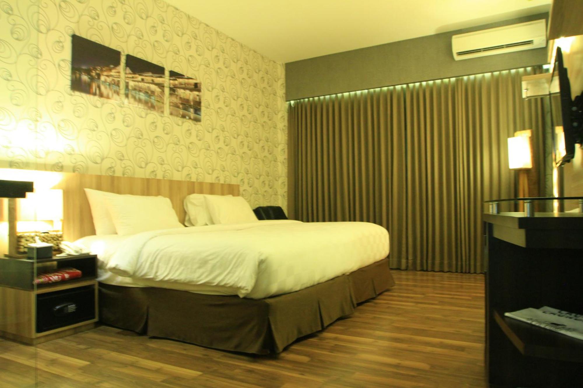 Oxville Hotel Padang Szoba fotó
