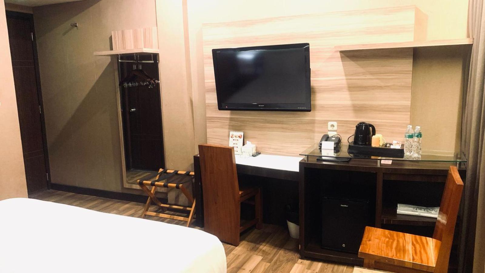 Oxville Hotel Padang Kültér fotó