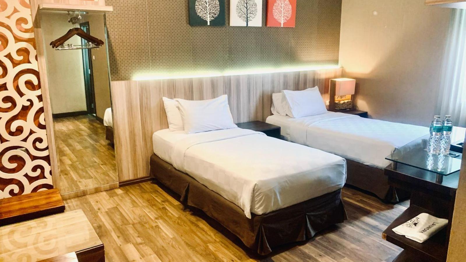 Oxville Hotel Padang Kültér fotó