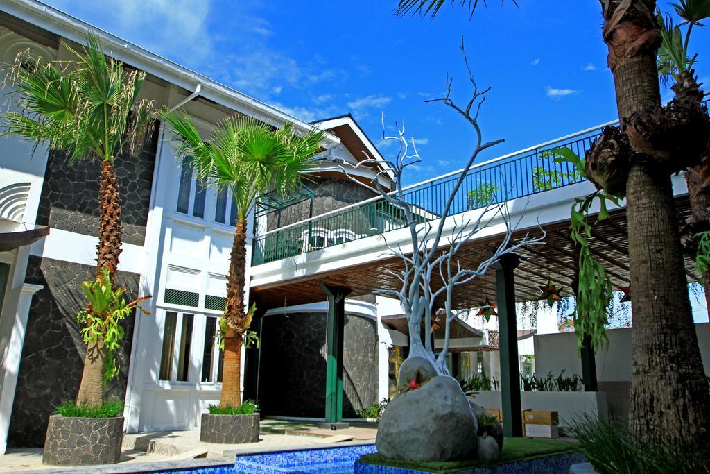 Oxville Hotel Padang Kültér fotó