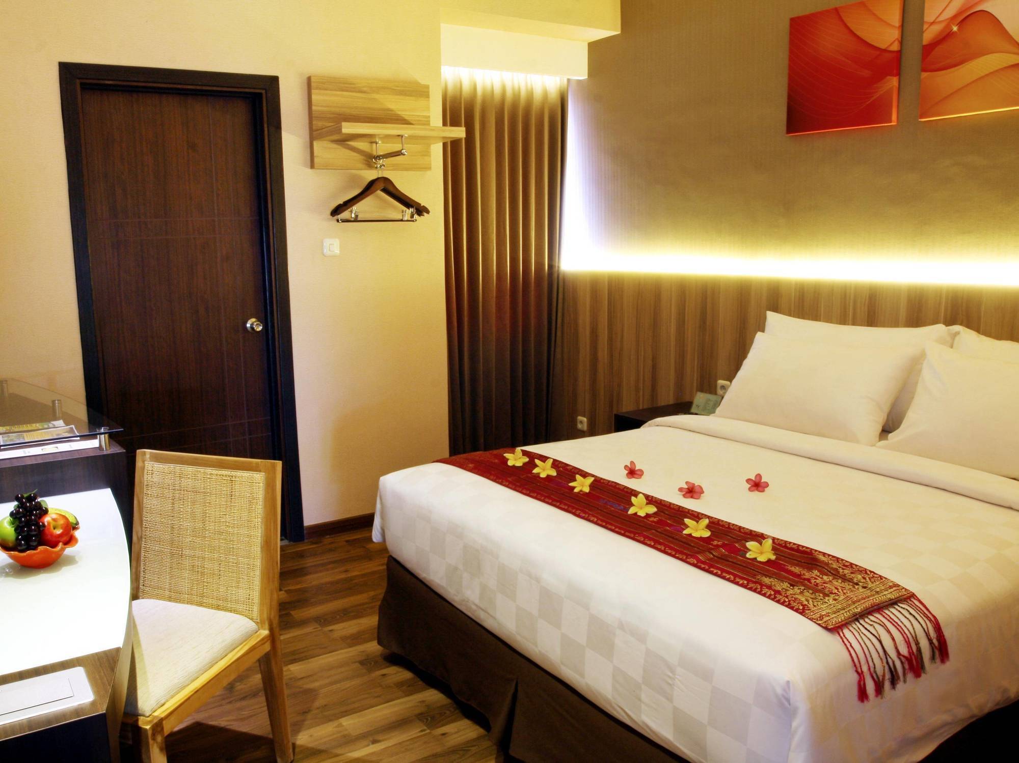 Oxville Hotel Padang Kültér fotó